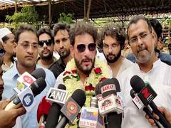 
      
      AIMIM's Waris Pathan files his nomination from Bhiwani (West)
      
      