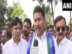 
      
      Maharashtra Congress chief files nomination papers
      
      