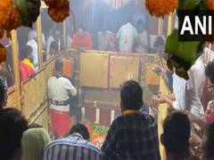 
      
      UP: Devotees throng 'Lete Hanuman Mandir' in Prayagraj 
      
      