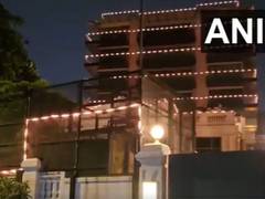 
      
      SRK's abode Mannat sparkles with Diwali spirit 
      
      