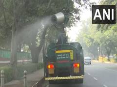 
      
      PWD vehicles sprinkle water in Delhi to reduce dust
      
      