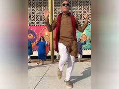 
      
      US envoy Eric Garcetti dances at Diwali celebrations in Delhi
      
      