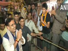
      
      Rajasthan CM extends Diwali greetings to people in Jaipur
      
      