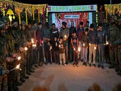 
      
      JK: Indian Army Jawans celebrate Diwali with locals in Uri
      
      