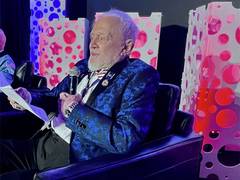 
      
      Buzz Aldrin endorses Donald Trump for US President
      
      