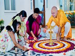 
      
      AAP leader Manish Sisodia celebrates Diwali with family, CM Atish
      
      