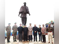 
      
      Arunachal Governor flags off the Unity Run organised on the occas
      
      