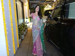 
      
      Jahnvi stuns in pastel saree at father's Diwali puja
      
      