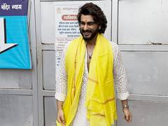 
      
      Arjun Kapoor visits Siddhivinayak Temple
      
      