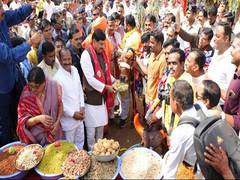 
      
      MP CM Mohan Yadav visits Tilkeshwar Gau-Seva Sadan 
      
      