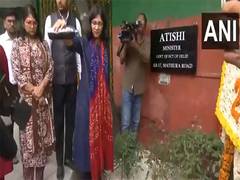 
      
      Swati Maliwal throws polluted water outside Delhi CM's rersidence
      
      
