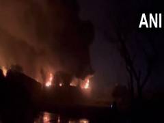 
      
      Massive fire breaks out in warehouse in Delhi's Alipur area
      
      