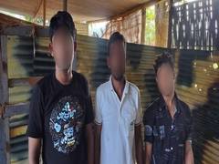 
      
      Tripura: BSF apprehends 5 Bangladeshi nationals; seizes several c
      
      