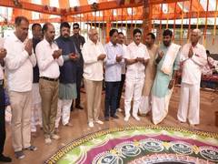 
      
      Gujarat CM participates in Laghurudra Yagna 
      
      