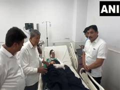 
      
      Harish Rawat meets Almora bus accident injured at AIIMS Rishikesh
      
      