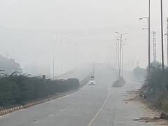 
      
      Ambala residents report breathing issues due to fog, pollution
      
      