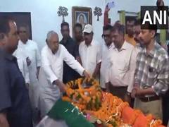 
      
      Bihar CM pays tribute to legendary folk singer Sharda Sinha 
      
      