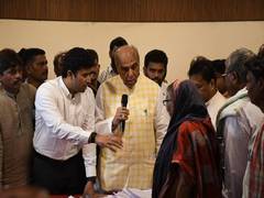 
      
      Waqf row: BJP MP Tejasvi Surya accompanies JPC Chairperson
      
      