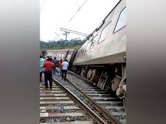 
      
      WB: 3 Coaches of Secunderabad-Shalimar Express derail
      
      
