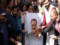 
      
      Himachal: Bharatiya Janata Yuva Morcha hold 'Samosa march'
      
      
