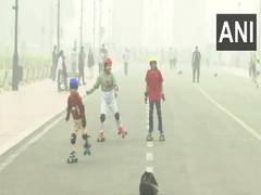 
      
      Layer of smog covers Delhi as air quality remains 'very poor'
      
      