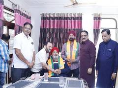 
      
      Delhi: AAP leader Harsharan Singh Balli joins BJP
      
      