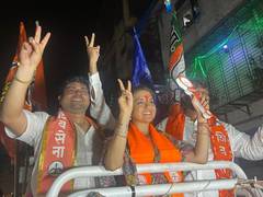 
      
      Maharashtra polls: Sena's Shaina NC holds roadshow in Mumbadevi
      
      