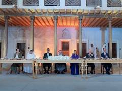 
      
      Sharjah Ruler attends dinner honouring SIBF guest of honour
      
      