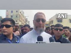 
      
      Owaisi counters Devendra Fadnavis' remarks
      
      
