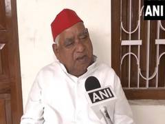 
      
      Samajwadi Party MP Awadhesh takes potshot at Yogi Adityanath
      
      