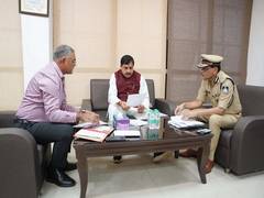 
      
      MP CM holds meeting with senior officers about cyber crime cases
      
      