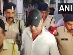 
      
      Mumbai police arrests man for making death threat to SRK
      
      