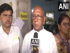 
      
      Jharkhand polls: NDA candidate Saryu Rai casts his vote 
      
      