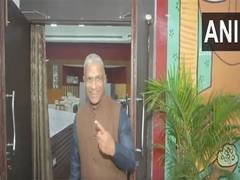 
      
      Rajya Sabha Deputy Chairman Harivansh casts vote in Ranchi
      
      