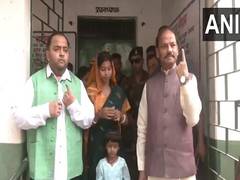 
      
      Former Jharkhand CM Raghubar Das casts vote
      
      