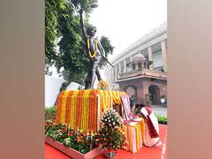 
      
      President Murmu pays floral tributes to Bhagwan Birsa Munda in pa
      
      