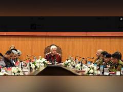 
      
      J-K: LG Manoj Sinha chairs review meeting
      
      