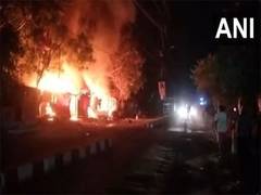 
      
      Madhya Pradesh: 3 shops gutted in fire in Chitrakoot
      
      