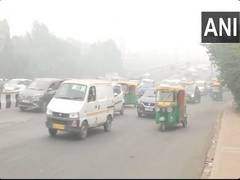 
      
      People carry on with their daily chores amid rising pollution
      
      