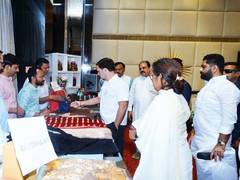 
      
      Maha polls: Rahul Gandhi meets Dharavi artisans, slams Adani
      
      