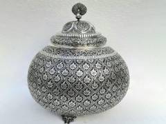
      
      PM Modi gifted 'Silofar Panchamrit Kalash' to Nigerian President
      
      