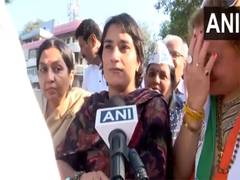 
      
      Maha polls: Congress MLA Vinesh Phogat holds roadshow in Pune
      
      