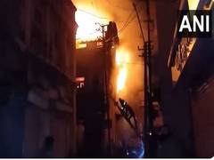 
      
      Gujarat: Fire breaks out at godown in Bhavnagar
      
      