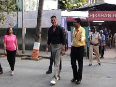 
      
      Akshay Kumar greets paps as he steps out to vote early
      
      
