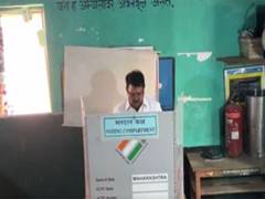 
      
      Congress candidate from Brahmapuri Vijay Wadettiwar casts vote
      
      