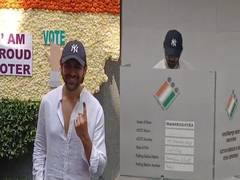 
      
       Maharashtra Polls: Kartik Aaryan casts his vote
      
      