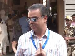 
      
      Shiv Sena MP Milind Deora casts his vote in Mumbai, vows to work
      
      
