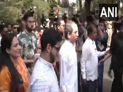 
      
      Uddhav Thackeray and family casts their vote in Mumbai 
      
      