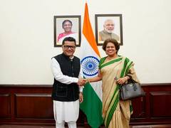 
      
      MoS Margherita thanks High Commissioner Senewiratne
      
      