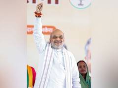 
      
      Amit Shah congratulates Maharashtra CM
      
      